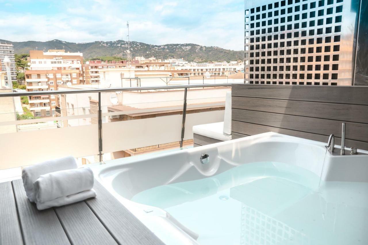 Apartament z łóżkiem typu king-size i wanną z hydromasażem